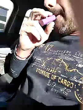 Snapshot of juandi21cm chatting on January 15, 2025, 2:56 pm juandi21cm online show from January 15, 2025, 2:56 pm