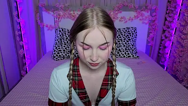 LilyStarlight online show from April 13, 2026, 3:23 am