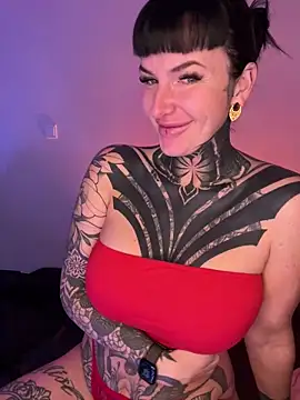 Snapshot of InkedBiitch chatting on December 14, 2024, 6:13 am InkedBiitch online show from December 14, 2024, 6:13 am