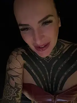 Snapshot of InkedBiitch chatting on December 24, 2024, 7:28 am InkedBiitch online show from December 24, 2024, 7:28 am