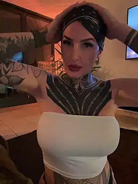 Snapshot of InkedBiitch chatting on February 1, 2025, 7:02 pm InkedBiitch online show from February 1, 2025, 7:02 pm