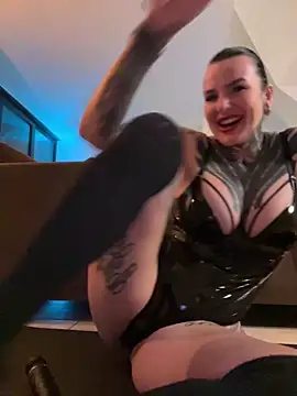 Snapshot of InkedBiitch chatting on February 9, 2025, 6:47 pm InkedBiitch online show from February 9, 2025, 6:47 pm