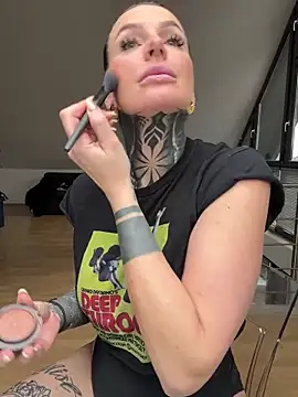 Snapshot of InkedBiitch chatting on February 10, 2025, 1:01 pm InkedBiitch online show from February 10, 2025, 1:01 pm