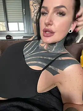 Snapshot of InkedBiitch chatting on February 23, 2025, 10:17 am InkedBiitch online show from February 23, 2025, 10:17 am