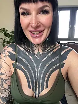 Snapshot of InkedBiitch chatting on March 2, 2025, 8:48 am InkedBiitch online show from March 2, 2025, 8:48 am