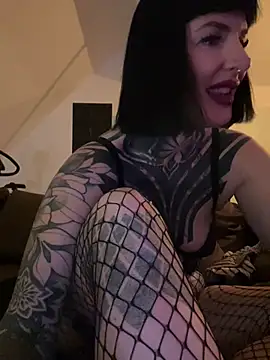Snapshot of InkedBiitch chatting on March 9, 2025, 5:49 pm InkedBiitch online show from March 9, 2025, 5:49 pm