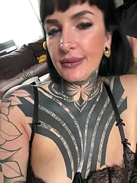 Snapshot of InkedBiitch chatting on March 15, 2025, 10:11 pm InkedBiitch online show from March 15, 2025, 10:11 pm