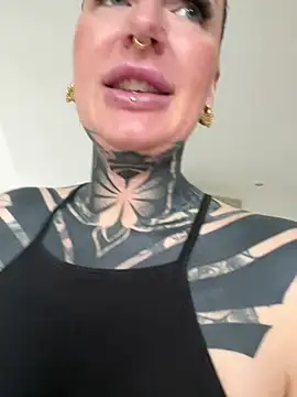 Snapshot of InkedBiitch chatting on March 17, 2025, 6:51 am InkedBiitch online show from March 17, 2025, 6:51 am