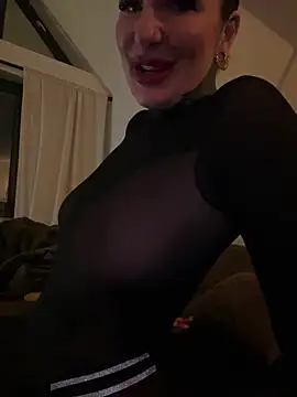 Snapshot of InkedBiitch chatting on March 17, 2025, 7:37 pm InkedBiitch online show from March 17, 2025, 7:37 pm