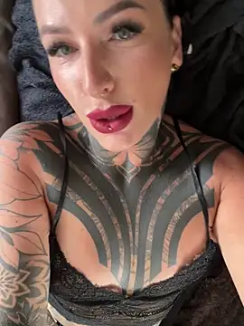 Snapshot of InkedBiitch chatting on September 10, 2025, 8:14 am InkedBiitch online show from September 10, 2025, 8:14 am