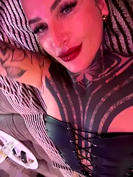 Snapshot of InkedBiitch chatting on September 14, 2025, 5:12 pm InkedBiitch online show from September 14, 2025, 5:12 pm