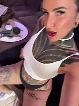 Snapshot of InkedBiitch chatting on September 17, 2025, 3:14 pm InkedBiitch online show from September 17, 2025, 3:14 pm