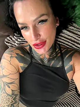 Snapshot of InkedBiitch chatting on October 11, 2025, 10:03 am InkedBiitch online show from October 11, 2025, 10:03 am