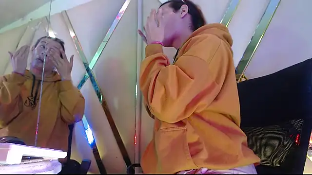 Snapshot of StefyFerrer chatting on October 26, 2025, 2:39 am StefyFerrer online show from October 26, 2025, 2:39 am