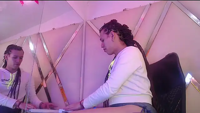 Snapshot of StefyFerrer chatting on November 28, 2025, 2:03 am StefyFerrer online show from November 28, 2025, 2:03 am