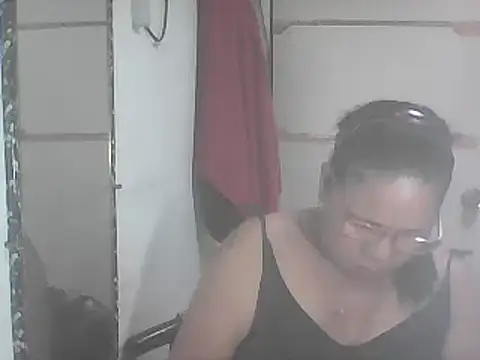 Snapshot of hotwet_mama4uxx chatting on February 14, 2025, 12:41 am hotwet mama4uxx online show from February 14, 2025, 12:41 am
