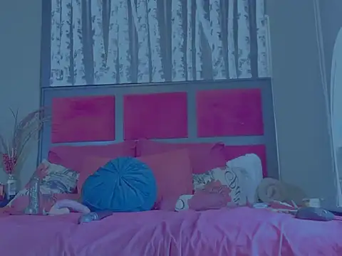 MissParis26 online show from October 16, 2025, 9:43 am