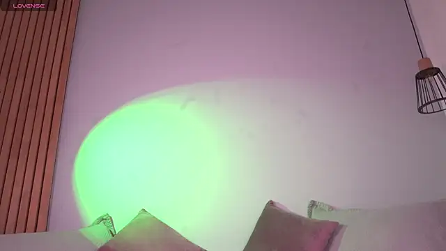 mia-reeves online show from July 15, 2026, 6:57 pm