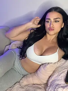 Celinaax online show from July 9, 2026, 4:49 am
