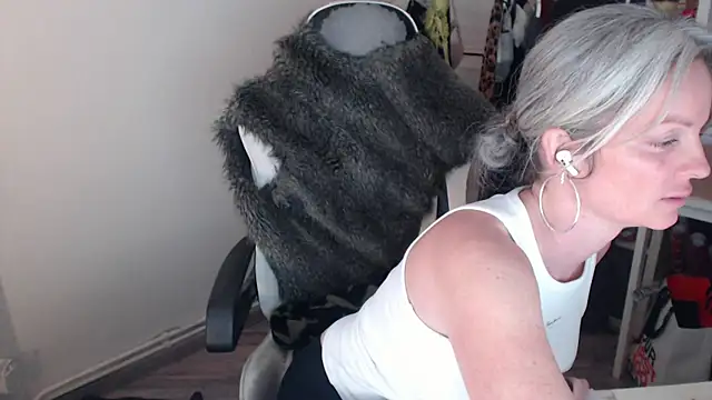Snapshot of Sabdeluxe chatting on January 9, 2025, 11:47 am Sabdeluxe online show from January 9, 2025, 11:47 am