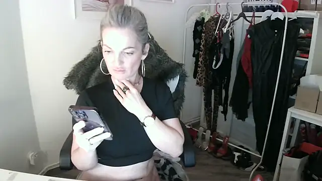 Snapshot of Sabdeluxe chatting on January 16, 2025, 8:46 pm Sabdeluxe online show from January 16, 2025, 8:46 pm