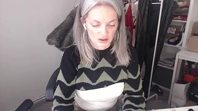 Snapshot of Sabdeluxe chatting on January 31, 2025, 10:42 am Sabdeluxe online show from January 31, 2025, 10:42 am