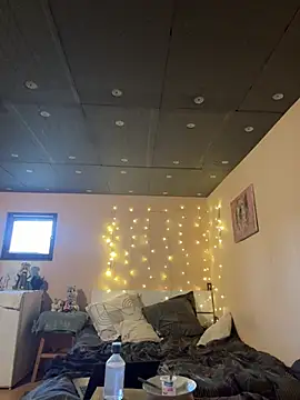 Emma just online show from March 19, 2025, 11:39 am