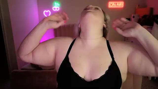 Snapshot of PiggyRose chatting on November 4, 2025, 2:32 am PiggyRose online show from November 4, 2025, 2:32 am