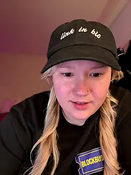 Snapshot of PiggyRose chatting on November 22, 2025, 1:59 am PiggyRose online show from November 22, 2025, 1:59 am