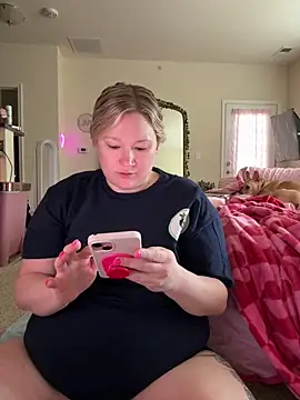 Snapshot of PiggyRose chatting on April 25, 2026, 4:37 pm PiggyRose online show from April 25, 2026, 4:37 pm