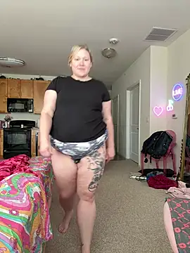 PiggyRose online show from July 18, 2026, 5:17 pm