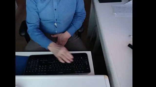 dutchpornking online show from January 18, 2026, 7:23 am