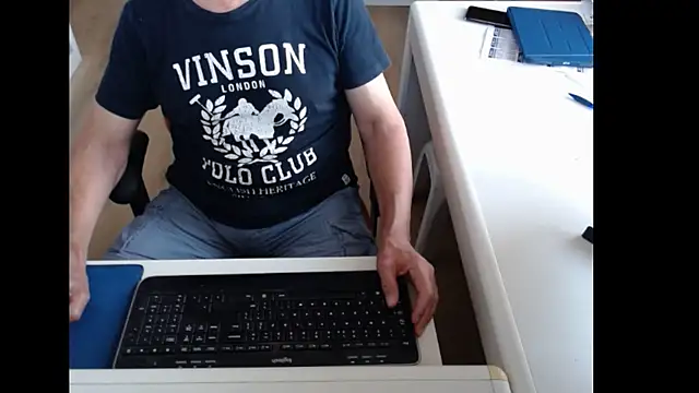 dutchpornking online show from June 19, 2026, 6:29 am