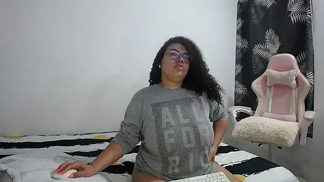 Snapshot of mabigomez00 chatting on February 13, 2026, 9:27 am mabigomez00 online show from February 13, 2026, 9:27 am