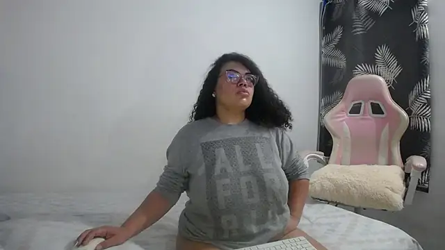 mabigomez00 online show from March 13, 2026, 9:16 am