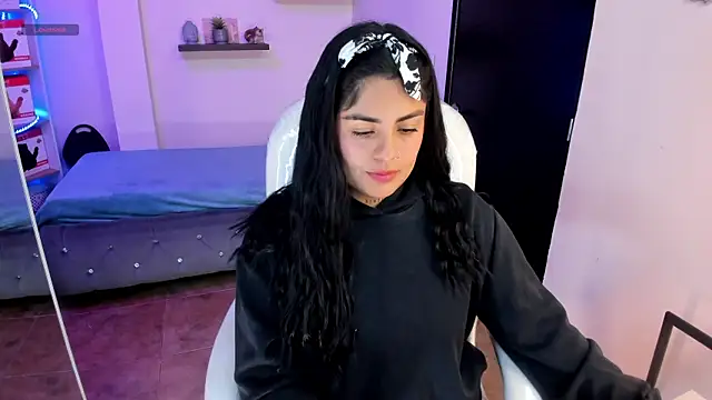 Snapshot of Catalinaa_martinez chatting on December 3, 2024, 8:28 pm Catalinaa martinez online show from December 3, 2024, 8:28 pm
