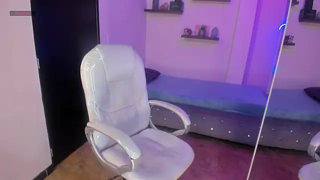 Snapshot of Catalinaa_martinez chatting on December 11, 2024, 7:36 pm Catalinaa martinez online show from December 11, 2024, 7:36 pm