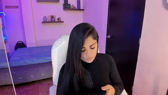 Snapshot of Catalinaa_martinez chatting on December 17, 2024, 8:54 pm Catalinaa martinez online show from December 17, 2024, 8:54 pm