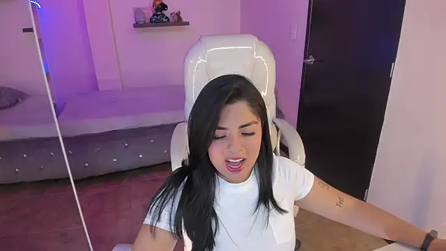 Snapshot of Catalinaa_martinez chatting on January 20, 2025, 8:50 pm Catalinaa martinez online show from January 20, 2025, 8:50 pm