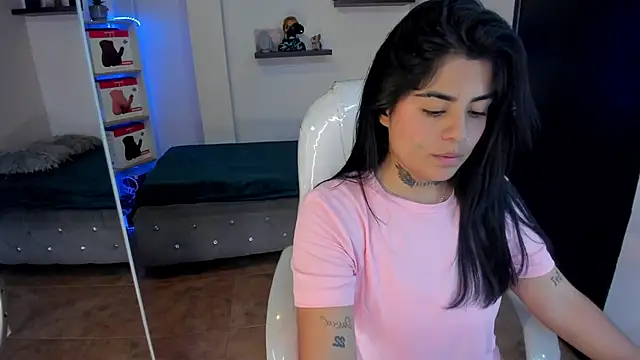 Snapshot of Catalinaa_martinez chatting on February 15, 2025, 8:43 pm Catalinaa martinez online show from February 15, 2025, 8:43 pm