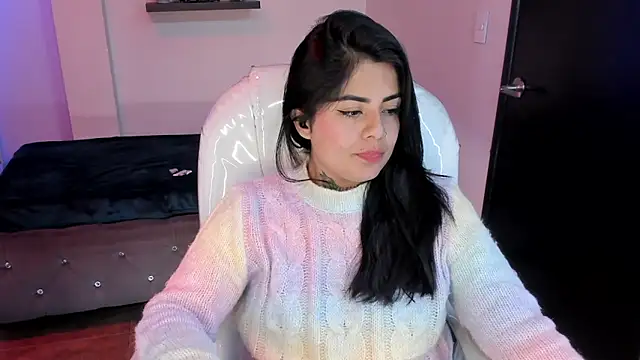 Snapshot of Catalinaa_martinez chatting on February 25, 2025, 9:13 pm Catalinaa martinez online show from February 25, 2025, 9:13 pm