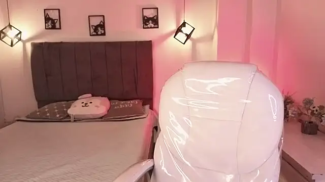 Catalinaa martinez online show from October 13, 2025, 3:28 am