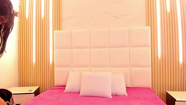 sofia castrillon online show from October 14, 2025, 8:20 pm