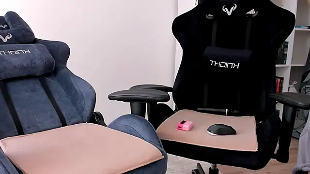 Snapshot of hotblonds chatting on October 9, 2025, 11:19 am hotblonds online show from October 9, 2025, 11:19 am