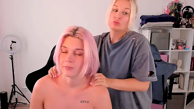 Snapshot of hotblonds chatting on October 10, 2025, 10:03 am hotblonds online show from October 10, 2025, 10:03 am