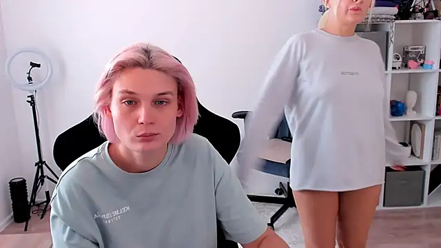 Snapshot of hotblonds chatting on October 11, 2025, 10:25 am hotblonds online show from October 11, 2025, 10:25 am