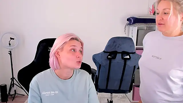 Snapshot of hotblonds chatting on October 12, 2025, 10:58 am hotblonds online show from October 12, 2025, 10:58 am