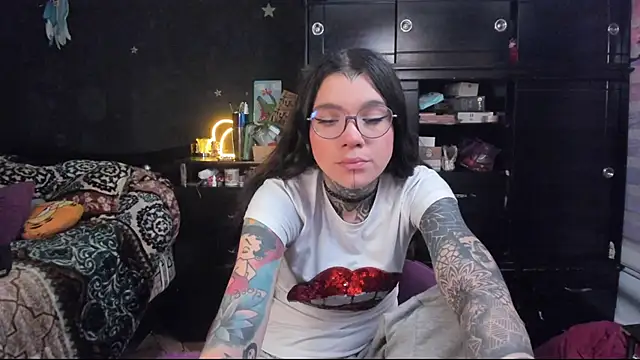 Snapshot of Lilmarieee chatting on March 5, 2025, 10:10 pm Lilmarieee online show from March 5, 2025, 10:10 pm
