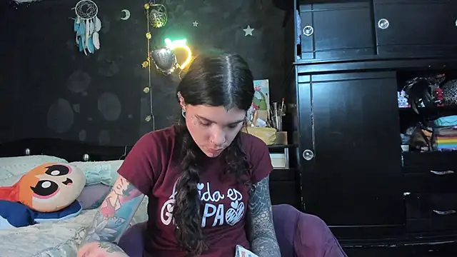 Lilmarieee online show from November 18, 2025, 10:47 pm