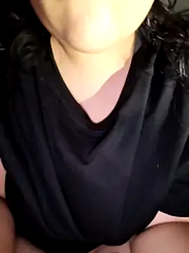 Snapshot of Annerae chatting on January 18, 2026, 5:28 pm Annerae online show from January 18, 2026, 5:28 pm